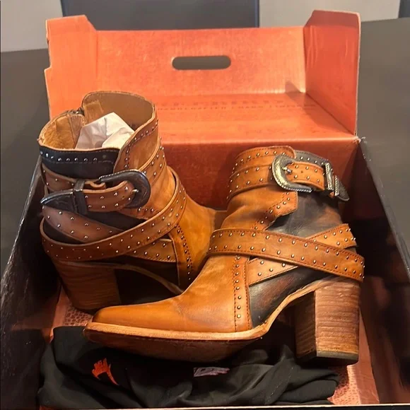 Freebird Patsy size 8 Brown Ankle Boots with Chunky Heel and Decorative Straps - Picture 4 of 13